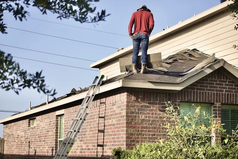 Professional roofer working on a residential roof in Paeonian Springs